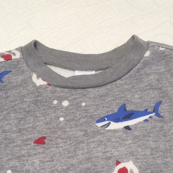 6-12m (4/$20) Shark-Themed Sweatshirt by Old Navy - Picture 4 of 6